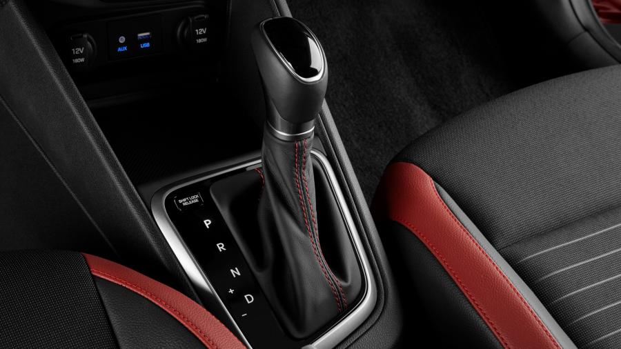Детали интерьера Hyundai Accent 2017 года  (NA) (фото 13 из 63)